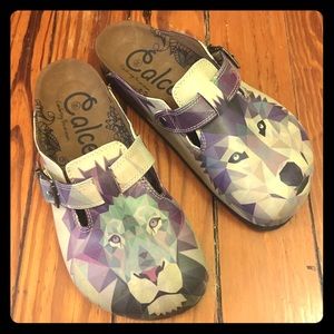Wolf and lion print cork footbed mule